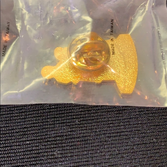 Vintage DEPT. 56 Villagers Collectors Pin - Picture 6 of 6